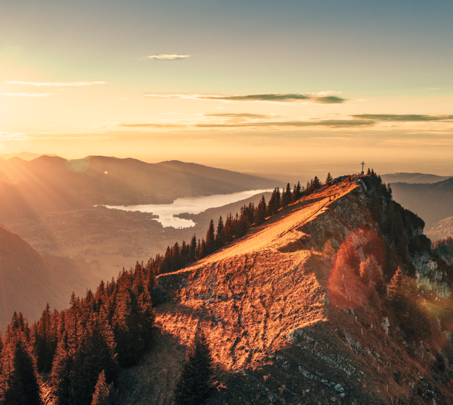 Drohnenaufnahme: Hotel / Landschaft / Immobilie