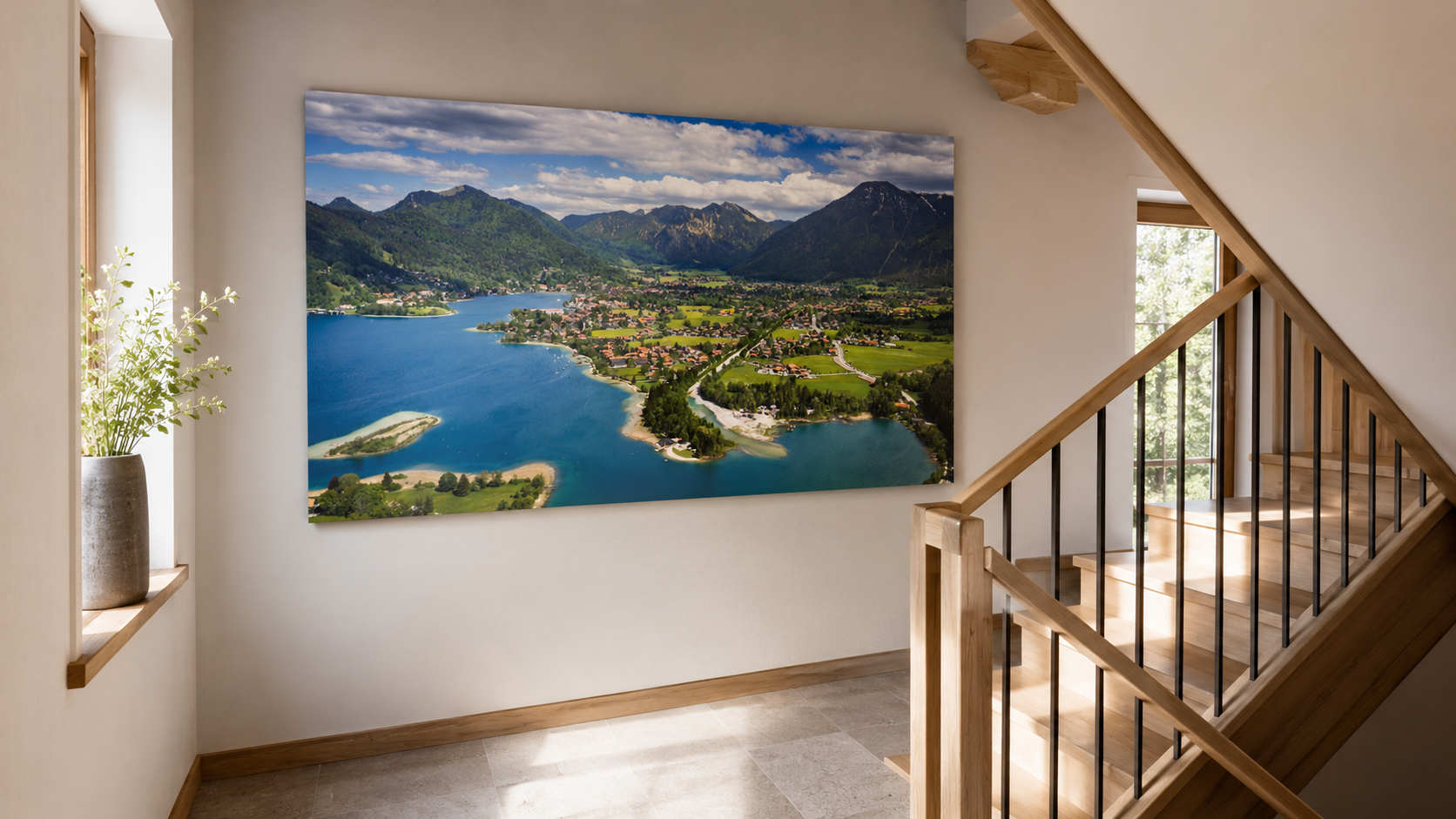 Moderner Büroflur mit großformatiger Leinwand